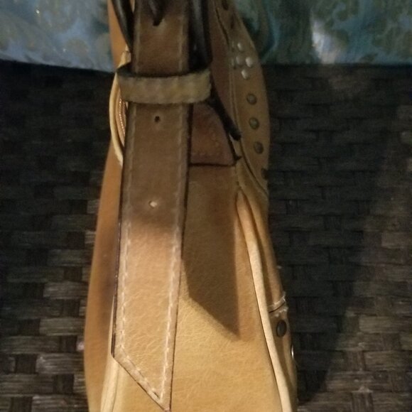 Stylish Tan Leather Shoulder Bag - Picture 4 of 5